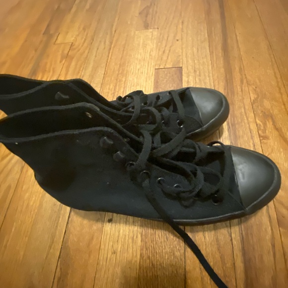 Converse - Picture 2 of 4